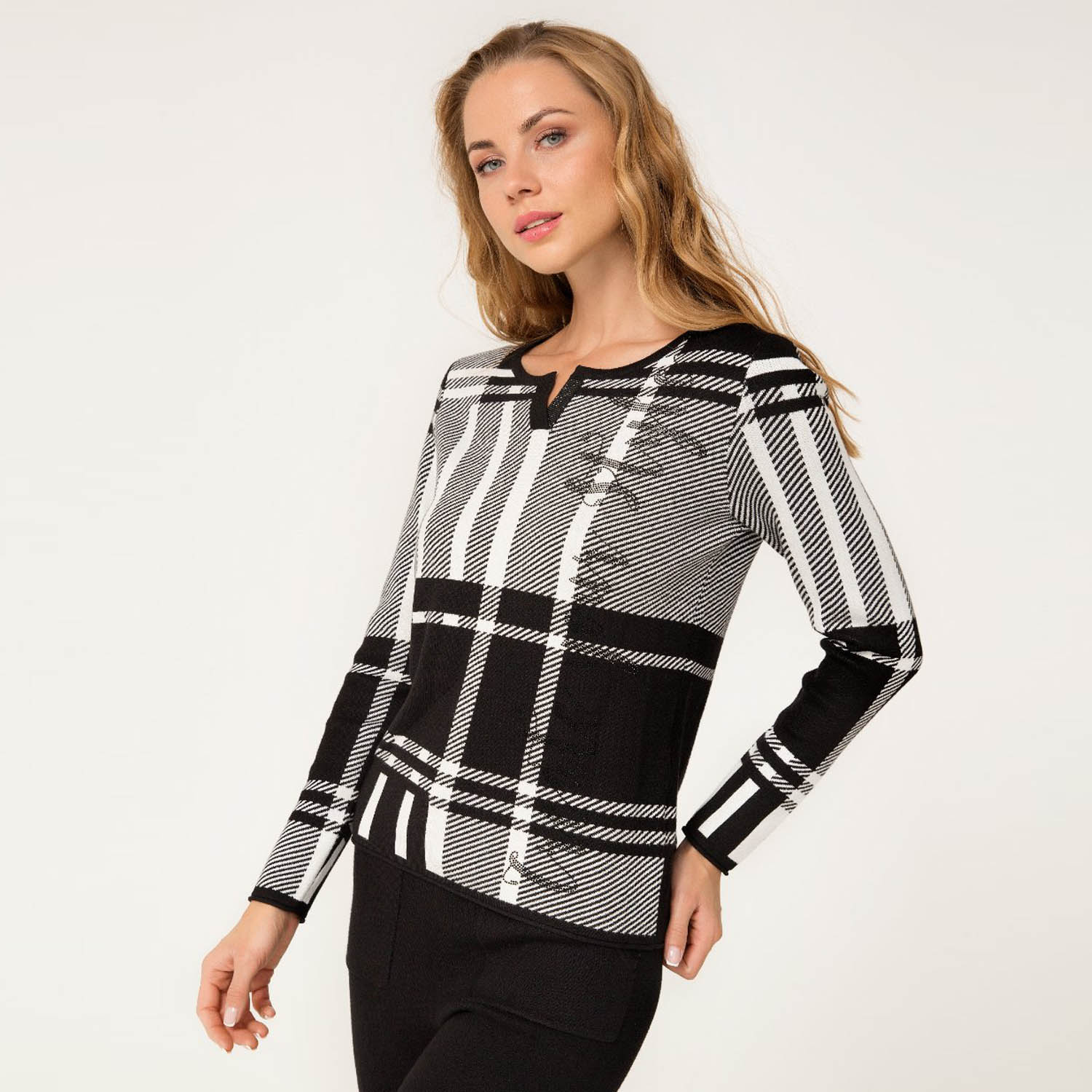 PASSIONI Split V Neck Geometric Panel Jumper in Black