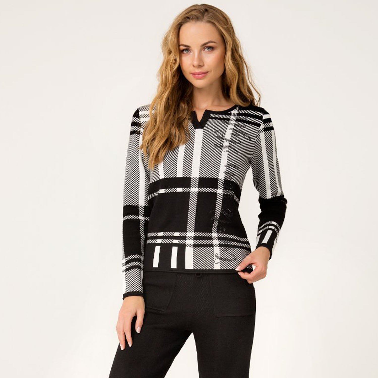 PASSIONI Split V Neck Geometric Panel Jumper in Black - Image 2