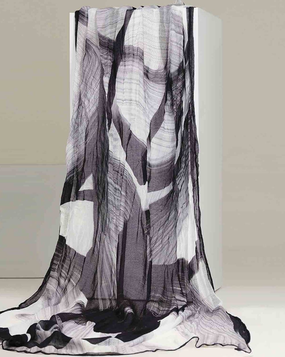 DOLCEZZA Black & White Scarf