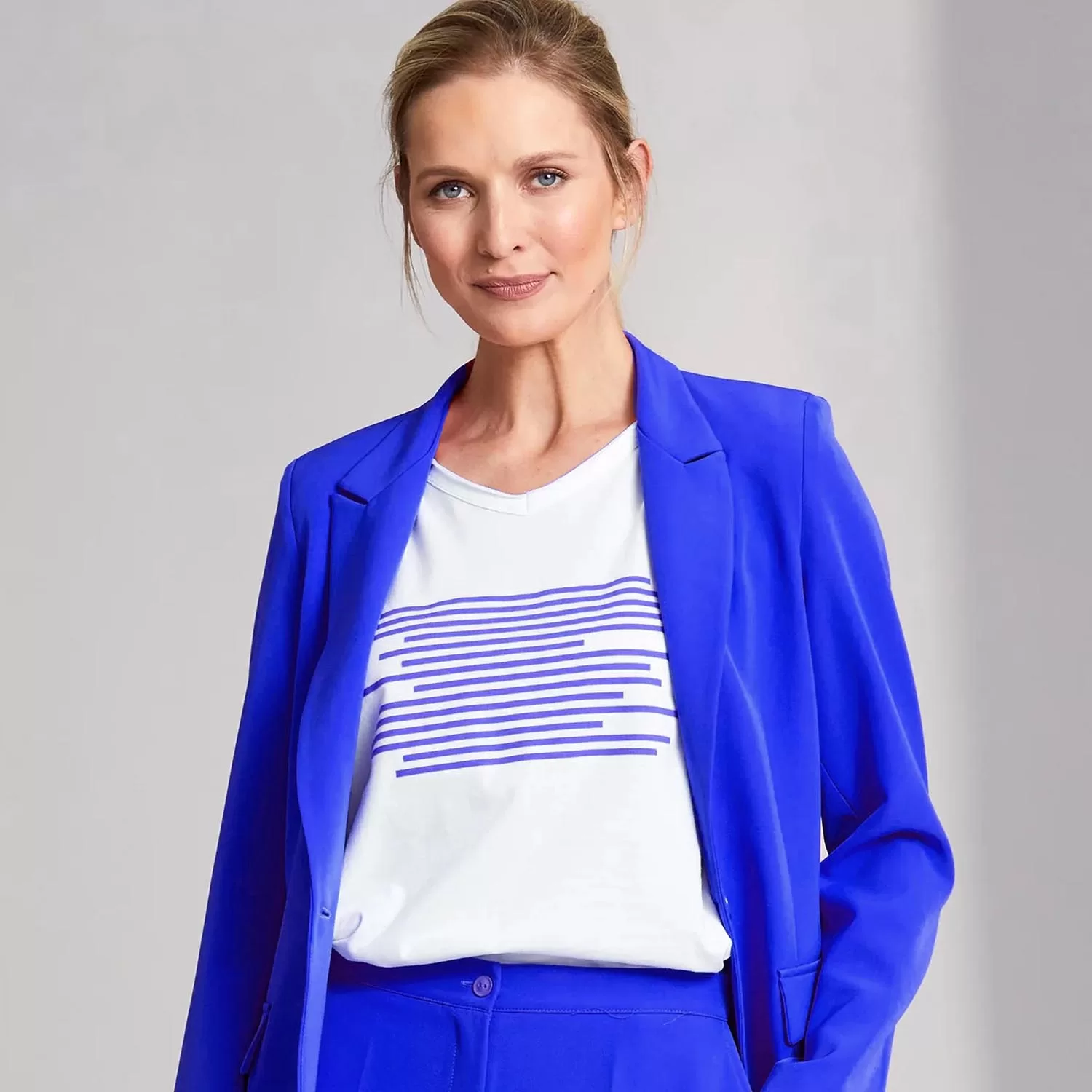 PERUZZI V Neck Tee in White with Blue Stripe
