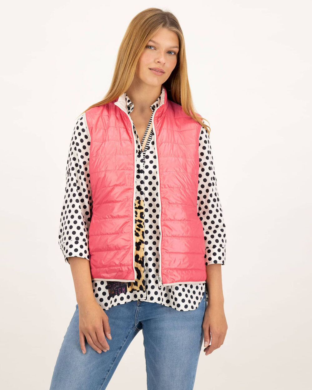 JUST WHITE Quilted Reversible Gilet in Beige and Pink